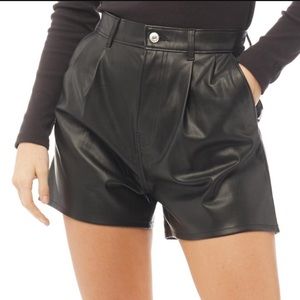 Women’s Levi’s Faux Leather Short -size 28